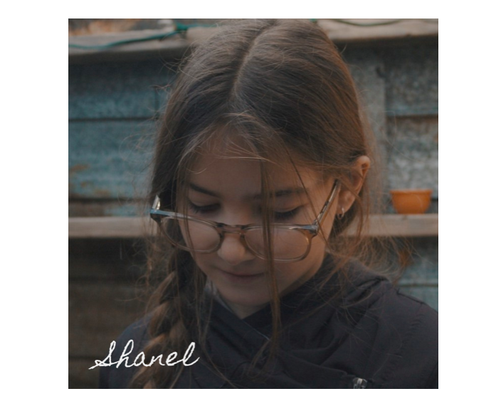 Émilie Landry pays tribute to her goddaughter with her new single and clip, Shanel