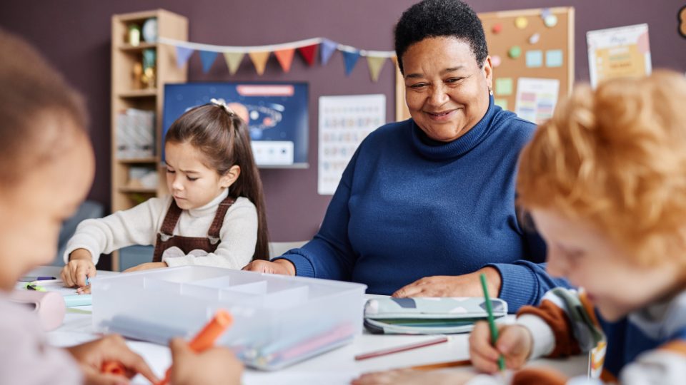 electric-school-bus-—-colouring-contest