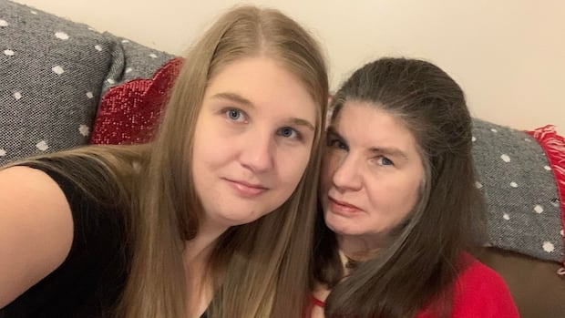 mother-and-daughter-say-their-concerns-over-mould,-air-quality-in-subsidized-unit-cost-them-their-subsidy-|-cbc-news