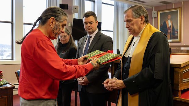 eagle-feathers-now-available-for-oath-taking-in-new-brunswick-courtrooms-|-cbc-news