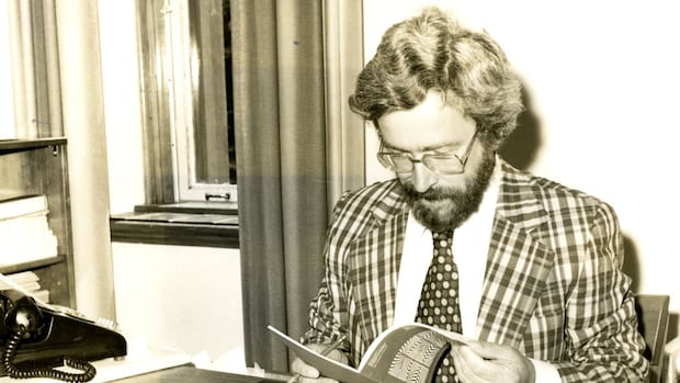 this-mount-a-professor-directed-a-play-on-a-whim-in-1968-over-100-plays-later,-he's-doing-it-one-last-time.-|-cbc-news