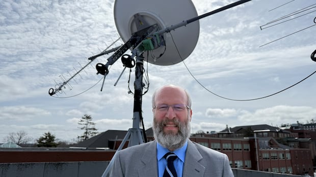 unb-engineers-chosen-by-nasa-to-track-artemis-ii-mission-|-cbc-news