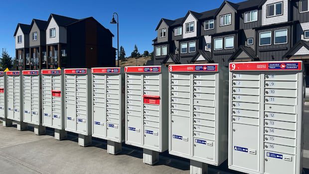 canada-post-announces-first-136,000-addresses-to-lose-door-to-door-delivery-|-cbc-news