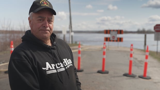 mayor-questions-threshold-for-declaring-flood-in-nb.-community-|-cbc-news