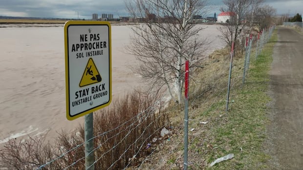province-to-add-rock-along-eroding-petitcodiac-river-shore-in-dieppe-|-cbc-news