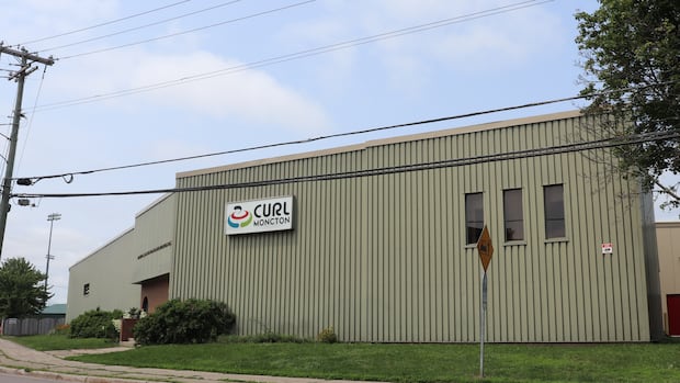 if-you-can't-beat-'em,-join-'em:-curl-moncton-brings-trendy-pickleball-into-the-house-|-cbc-news