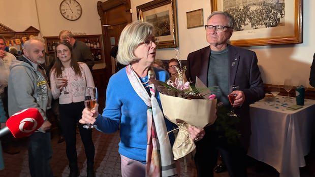 saint-john's-donna-reardon-re-elected-mayor-for-second-term-|-cbc