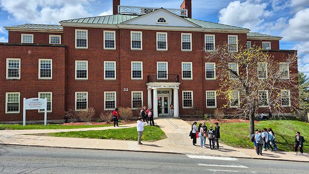 this-new-unb-program-will-give-students-a-chance-to-be-both-a-nurse-and-a-doctor-|-cbc-news