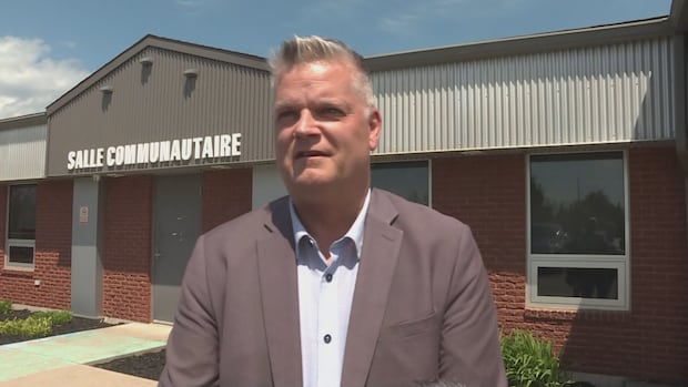 minister-visits-rogersville,-where-suspicion-that-cn-trains-caused-wildfires-runs-high-|-cbc-news