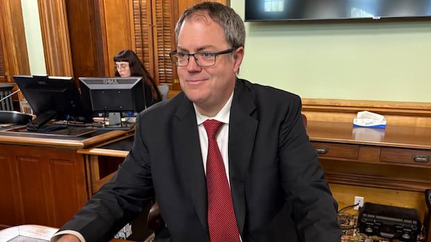 analysis-|-risk-and-reward-for-holt-liberals-as-they-reopen-bilingualism-debate-|-cbc-news