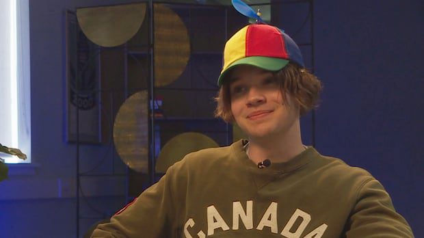 peanut-butter-and-propeller-hats:-20-year-old-from-moncton-hitchhiking-across-canada-for-cancer-research-|-cbc-news