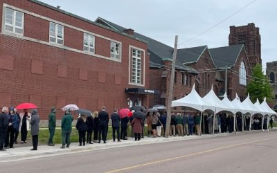 Crowds pay tribute to Robert Irving at Moncton visitation | CBC News