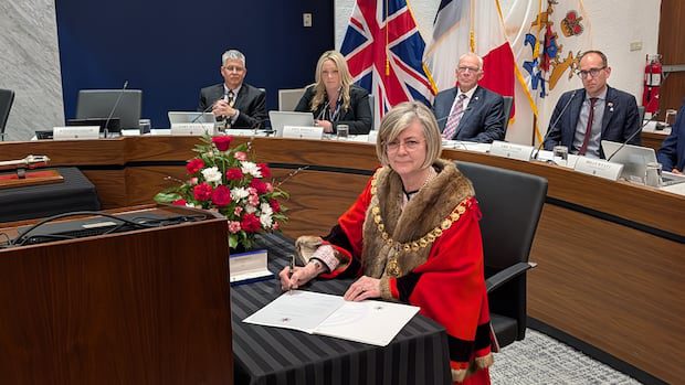 saint-john-swears-in-council-of-mostly-new-faces-|-cbc-news