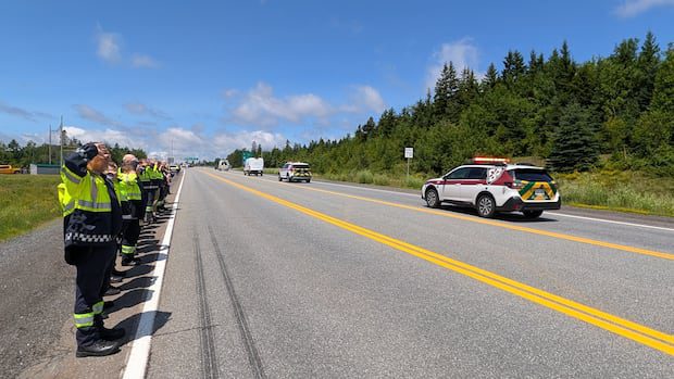 procession-of-first-responders-takes-islanders-who-died-in-nb.-crash-back-home-|-cbc-news
