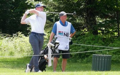 N.B. golf amateur tees off in first pro tournament, caddied by Canadian champion dad | CBC News