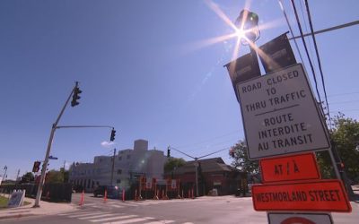 Businesses at Fredericton block clogged by construction join forces to draw customers | CBC News