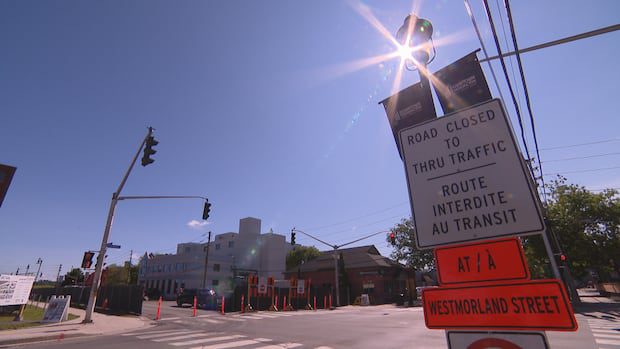 businesses-at-fredericton-block-clogged-by-construction-join-forces-to-draw-customers-|-cbc-news