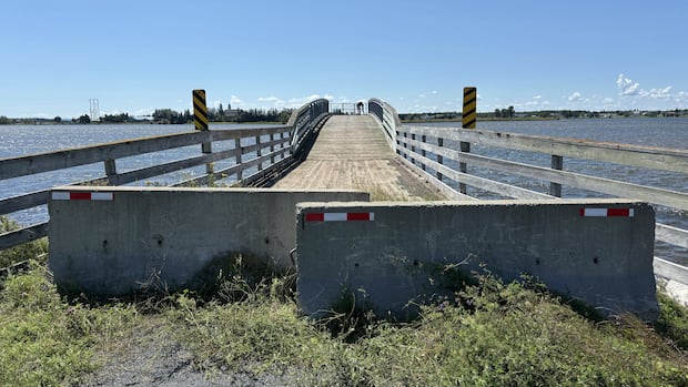 bridge-linking-acadian-peninsula-trails-to-be-rebuilt-9-years-after-fire-|-cbc-news