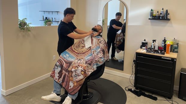 not-just-a-trim:-a-new-barbershop-brings-indigenous-flair-to-sitansisk-cuts-|-cbc-news