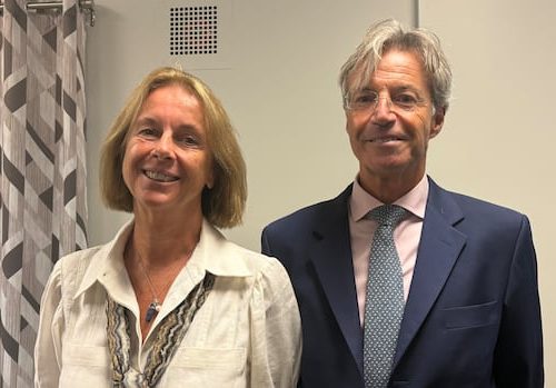 english-passengers-reunite-with-moncton-family-who-welcomed-them-on-9/11-|-cbc-news