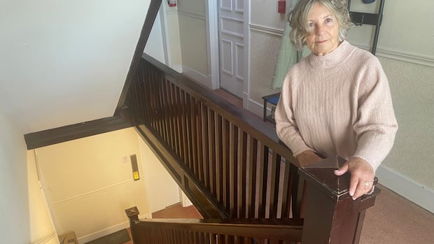 residents-relieved-as-elevator-mechanics-return-to-work-|-cbc-news