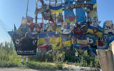 Why this Fredericton woman is walking a Ukrainian battalion flag across P.E.I. | CBC News
