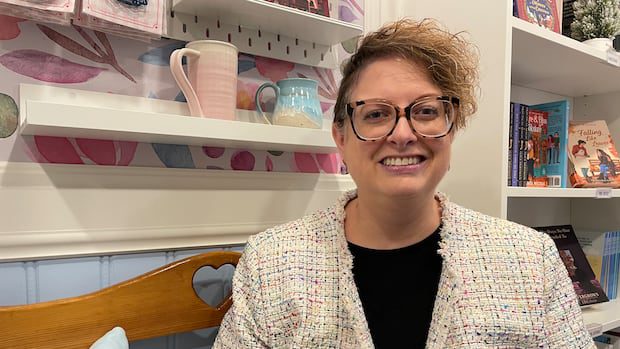 bookshop-on-wheels-hits-the-streets-of-moncton-|-cbc-news