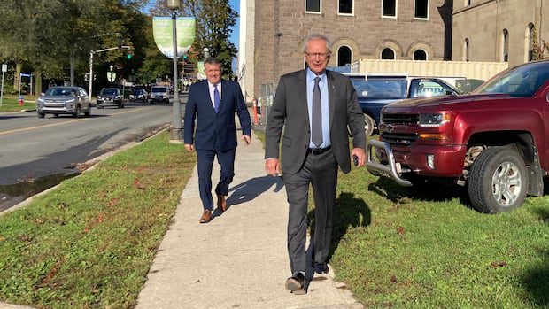 analysis-|-liberals-link-pc-leader-to-former-premier-—-despite-their-public-feud-|-cbc-news