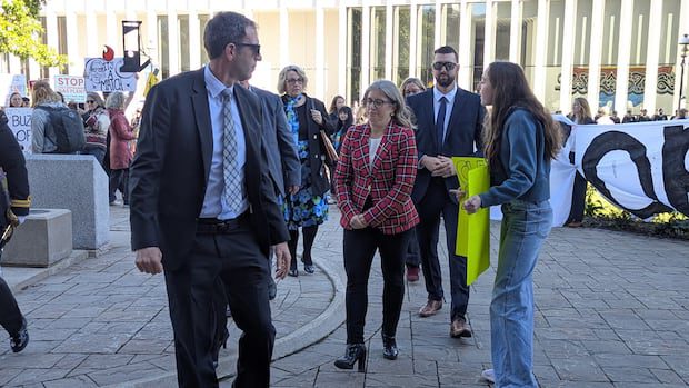 why-the-economic-allure-of-shale-gas-has-holt-confronting-political-ghosts-|-cbc-news