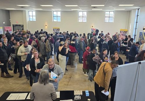 dnd-job-fair-attracts-hundreds-as-base-gagetown-prepares-for-growth-|-cbc-news